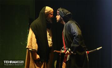 نمایش آیینی خانه ای از گل و اندوه 40