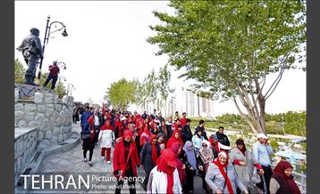 پیاده روی بزرگ خانوادگی به مناسبت هفته سلامت 12