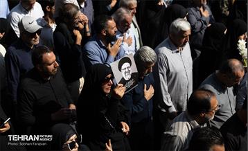 مراسم تشییع پیکر شهید سردار عباس نیلفروشان - 2 11
