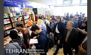 بازدید شهردار تهران از سی و دومین نمایشگاه بین المللی کتاب تهران 16