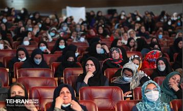 همایش تقدیر از ایثارگران سلامت