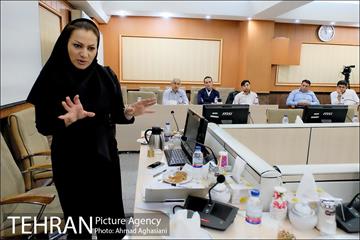 برگزاری کلاس های "خدمات و میزبان" ویژه نیروهای خدماتی مناطق شهرداری تهران 2 6