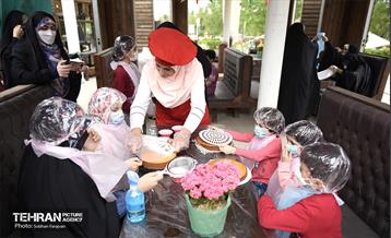 "کیک پزون نذری" در بوستان آب و آتش 13