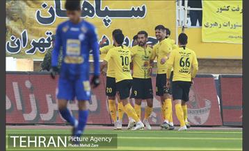 دیدار تیم های استقلال تهران و سپاهان 13