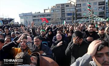 اجتماع مردم تهران در پی شهادت رهبر انقلاب - 2 44