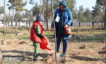 آیین یلدای مهربانی و کاشت نهال در بوستان سرخه حصار 20