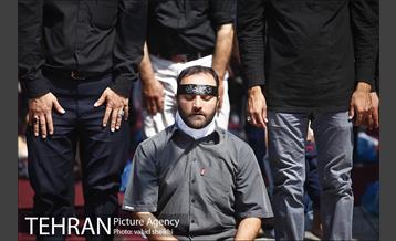 حضور شهردار برای اقامه نماز ظهر عاشورا در میدان امام حسین (ع) 12