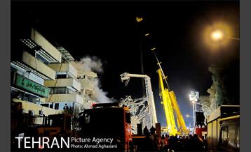 تلاش شبانه برای نجات آتش نشانان بازمانده در پلاسکو 21