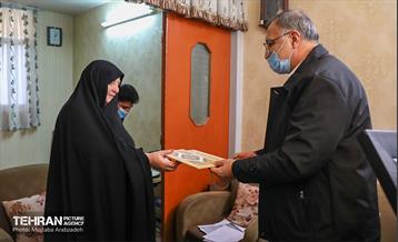 حضور شهردار تهران در منزل شهید ارشد محمودی 10