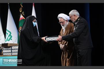 آیین تجلیل از ناشران آثار مادران و همسران شهید 15