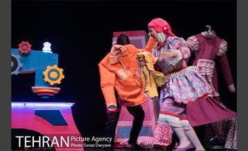 نمایش «شب اسرارآمیز»‎ 13