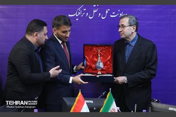 بازدید استاندار نجف اشرف از معاونت حمل و نقل و ترافیک 7