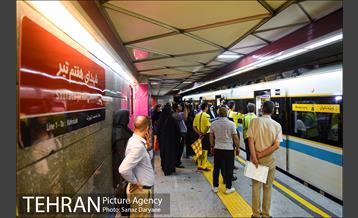 پرفورمنس داوران فوتبال در ایستگاه هفت تیر 25