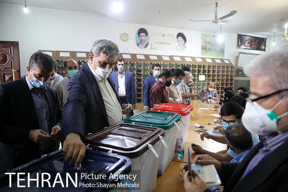 حضور شهردار تهران در انتخابات 1400