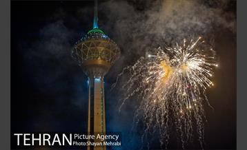 نور افشانی برج میلاد به مناسبت 22 بهمن 2