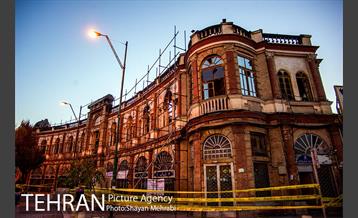 بازدید شهردار تهران از خسارت آتش سوزی اخیر میدان حسن آباد 38