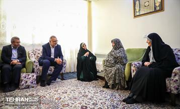 دیدار شهردار تهران با خانواده شهید حسینی 3