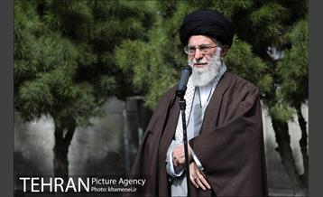 کاشت نهال توسط رهبر معظم انقلاب اسلامی 7