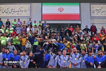 مراسم اهدای کاپ قهرمانی تیم‌های برتر کشتی آزاد توسط شهردار تهران و وزیر ورزش 32