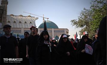 اقامه نماز بر پیکر آقای شهید ایران - 3 27