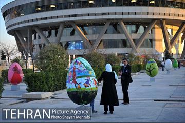 برج میلاد میزبان لاله های بهاری و تخم مرغ های رنگی 22