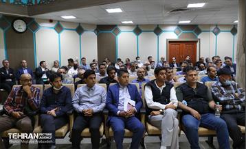 دیدار صمیمانه شهردار تهران با کارکنان شهرداری منطقه هشت