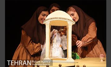 نمایش ماه پیشونی‎ 24