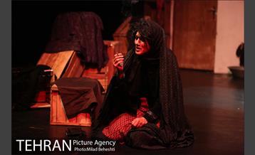 نمایش روز عقیم‎ 21