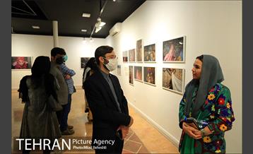 نمایش عکس «زیبایی در جنگ» 20