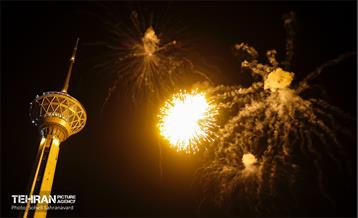 نورافشانی جشن پیروزی انقلاب اسلامی‌ در برج میلاد 9