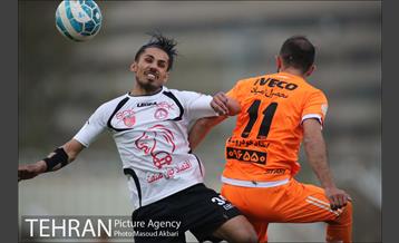 دیدار دو تیم فوتبال سایپا تهران و نفت تهران