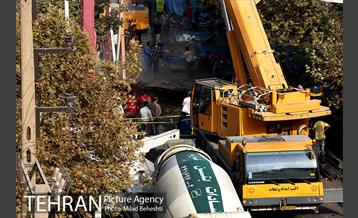 ریزش بخشی از خیابان پیامبر اتوبان ستاری -3 2