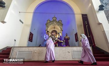 آیین عشای‌ ربانی در کلیسای سرکیس مقدس  38