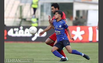 دیدار تیم های فوتبال پرسپولیس و استقلال تهران 7