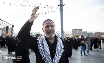 آیین بدرقه جاماندگان اربعین در میدان امام حسین(ع) 22