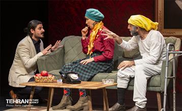 نمایش «بیماری خانواده میم» 15