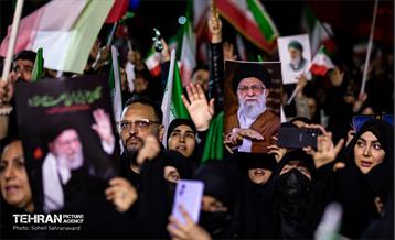 مراسم عزاداری شهادت رهبر انقلاب اسلامی در میدان ولیعصر(عج)