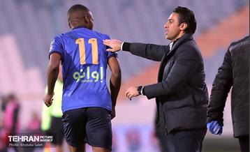 دیدار تیم های فوتبال استقلال تهران و مس کرمان 11