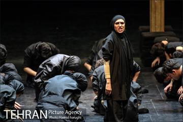 نمایش "من" در پردیس تئاتر تهران (خاوران) 9