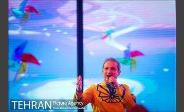 جشن بوی کاغذ رنگی 1