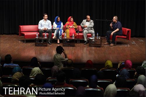 نقد فیلم زیر سقف دودی در فرهنگسرای ارسباران‎ 1