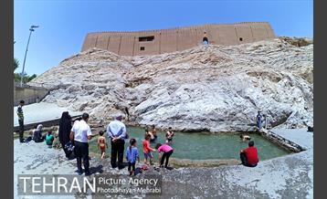 جاری‌ شدن آب در چشمه‌علی 46