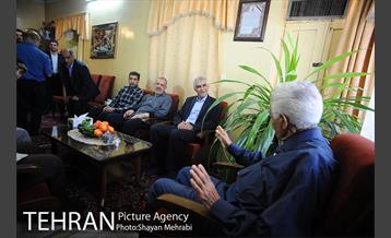 حضور شهردار تهران در منزل شهید محمدرضا امیری پری 3