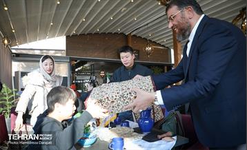 تور تهرانگردی ویـژه خانواده دیپلماتیک در منطقه 22