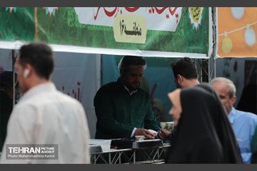 خدمت رسانی مواکب منطقه۱۶ به نمازگزاران عید سعید فطر 28