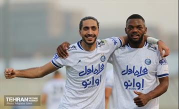 دیدار تیم‌های فوتبال پیکان و استقلال 28