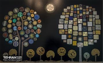 طبقه دوم مکانی برای نمایش آثار هوشنگ فروتن است که با استفاده از ساعت، کلاژ شده و برخی از آنها در شهرهایی از آمریکا به نمایش گذاشته شده است.