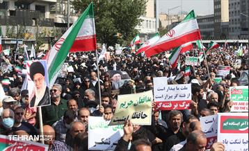 راهپیمایی نمازگزاران نماز جمعه تهران در اعتراض به حوادث اخیر