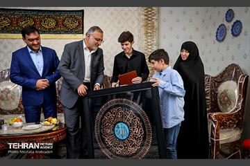 دیدار شهردار تهران با خانواده شهید دارابی 4