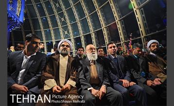 اهتزاز پرچم مسجد جمکران در برج میلاد 10